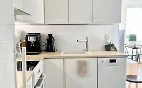 Moderni yksiö lähellä keskustaa/ Modern studio near city center